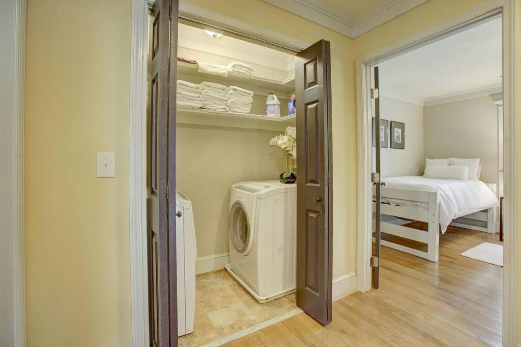 Sleeps16, Spacious Home, Close To Downtown, Beltline, And Walk To Restaurants, 75" Tv, 2 Person Jacuzzi, Ping Pong 애틀랜타 외부 사진