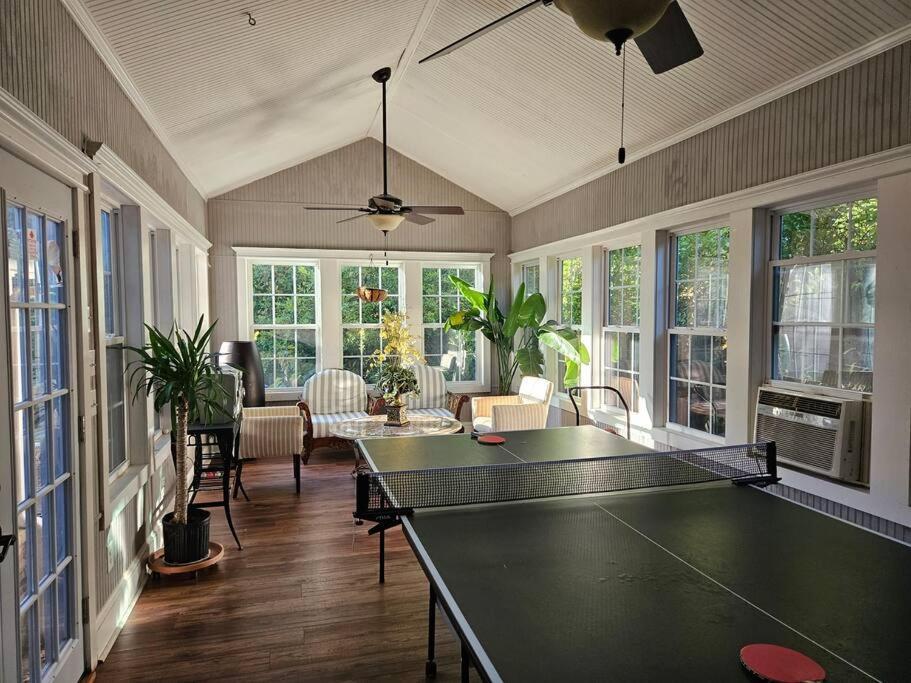 Sleeps16, Spacious Home, Close To Downtown, Beltline, And Walk To Restaurants, 75" Tv, 2 Person Jacuzzi, Ping Pong 애틀랜타 외부 사진