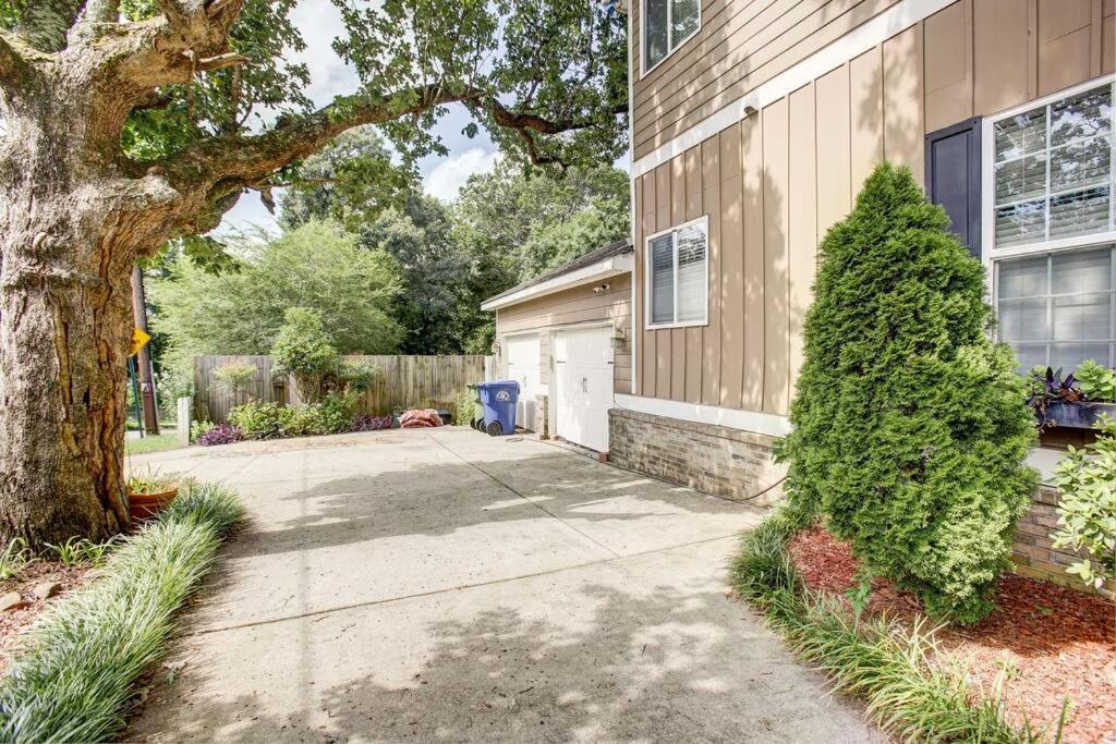 Sleeps16, Spacious Home, Close To Downtown, Beltline, And Walk To Restaurants, 75" Tv, 2 Person Jacuzzi, Ping Pong 애틀랜타 외부 사진